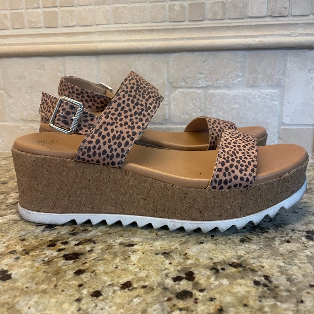 Time & Tru Leopard Print Platform Sandals size 9